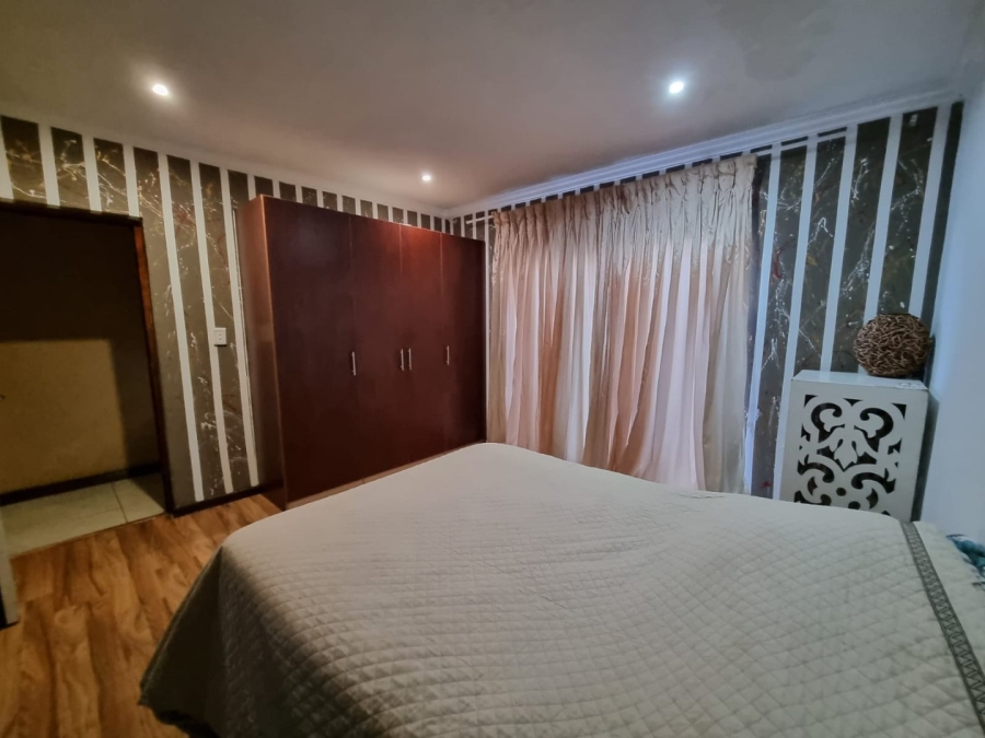 To Let 6 Bedroom Property for Rent in Greenstone Hill Gauteng