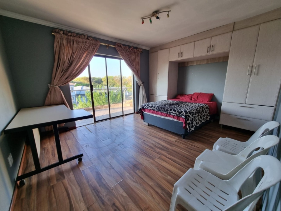 To Let 6 Bedroom Property for Rent in Greenstone Hill Gauteng