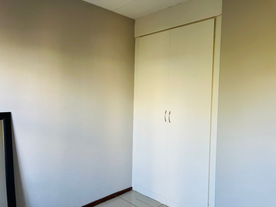 To Let 2 Bedroom Property for Rent in Greenstone Hill Gauteng