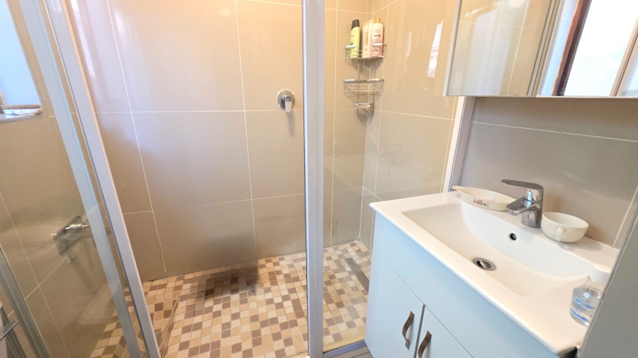 2 Bedroom Property for Sale in Eldoraigne Gauteng