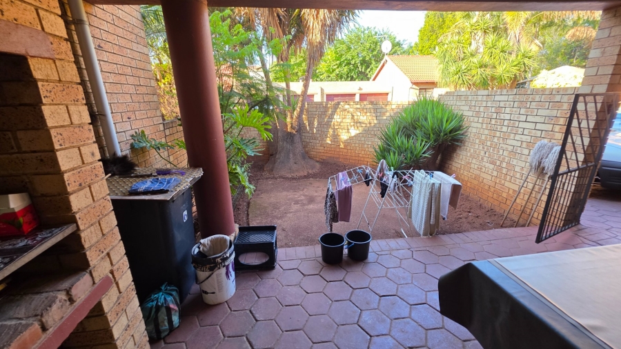 2 Bedroom Property for Sale in Eldoraigne Gauteng
