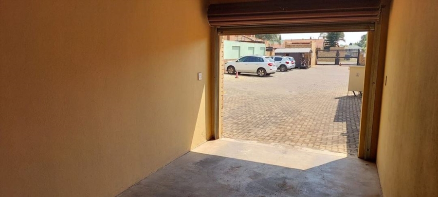 2 Bedroom Property for Sale in Glen Marais Gauteng