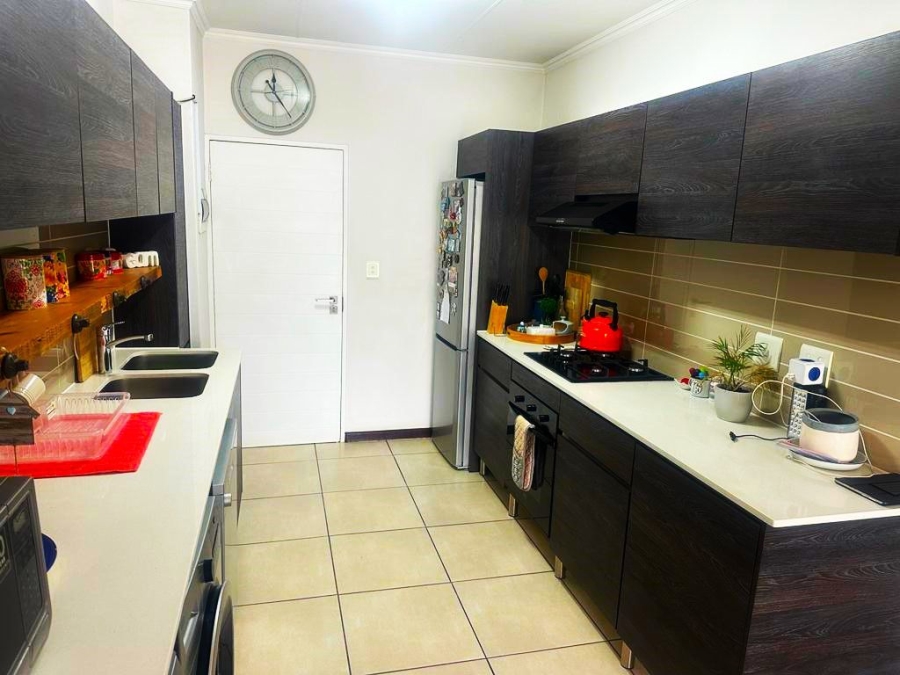 To Let 1 Bedroom Property for Rent in Olivedale Gauteng