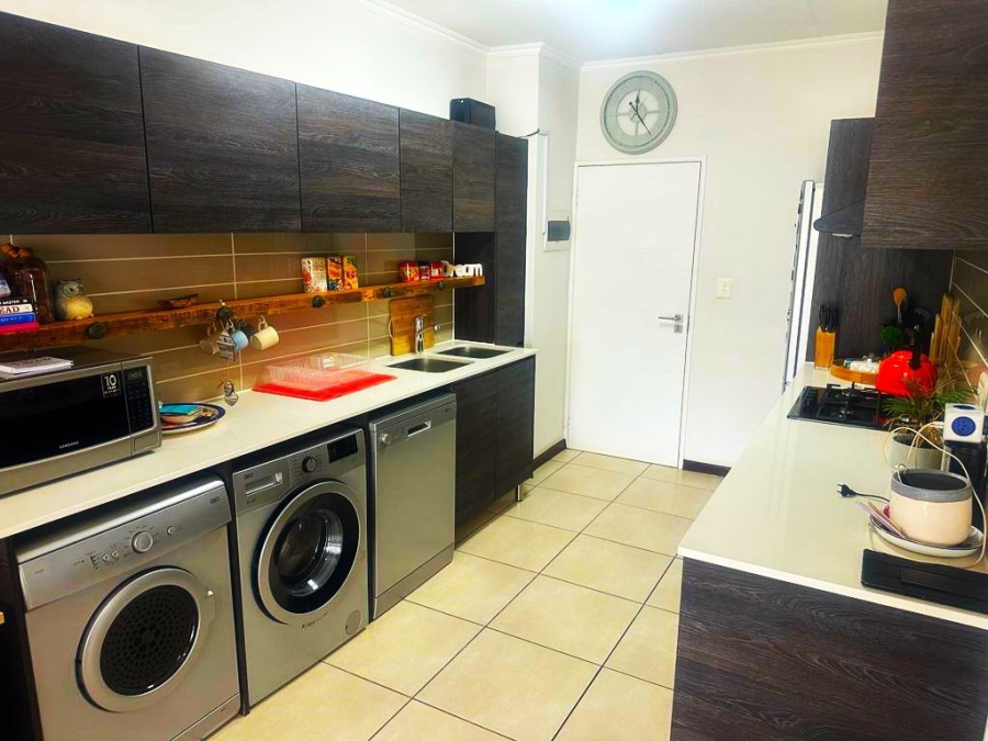 To Let 1 Bedroom Property for Rent in Olivedale Gauteng