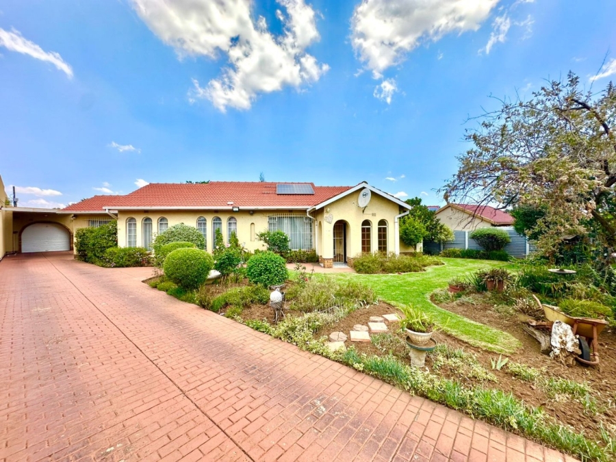 3 Bedroom Property for Sale in Verwoerdpark Gauteng