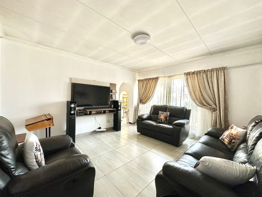 3 Bedroom Property for Sale in Verwoerdpark Gauteng