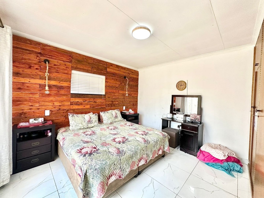 3 Bedroom Property for Sale in Verwoerdpark Gauteng