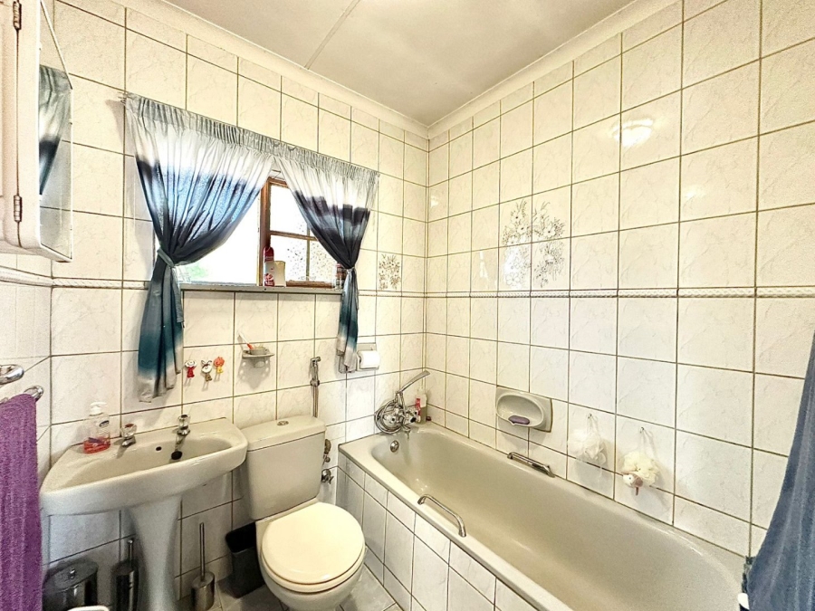 3 Bedroom Property for Sale in Verwoerdpark Gauteng