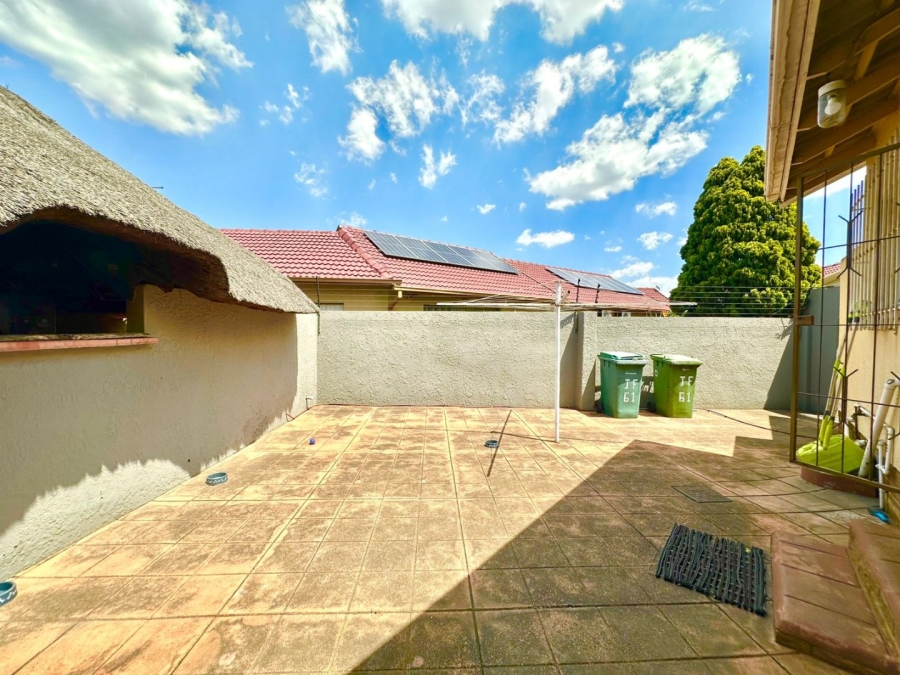 3 Bedroom Property for Sale in Verwoerdpark Gauteng