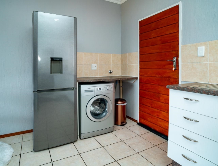 To Let  Bedroom Property for Rent in Weltevreden Park Gauteng