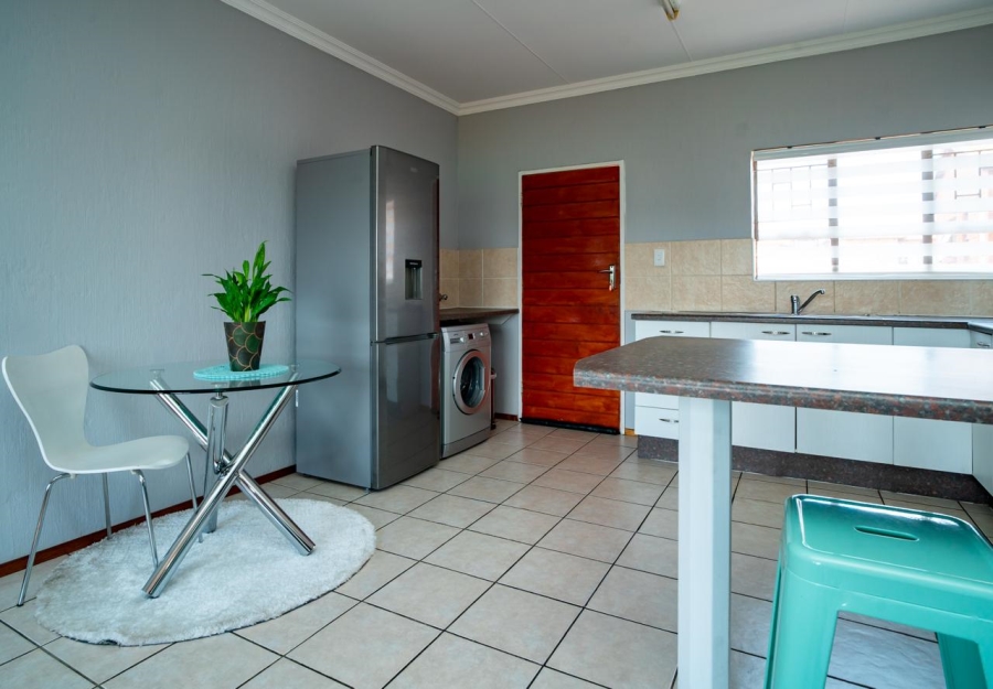 To Let  Bedroom Property for Rent in Weltevreden Park Gauteng
