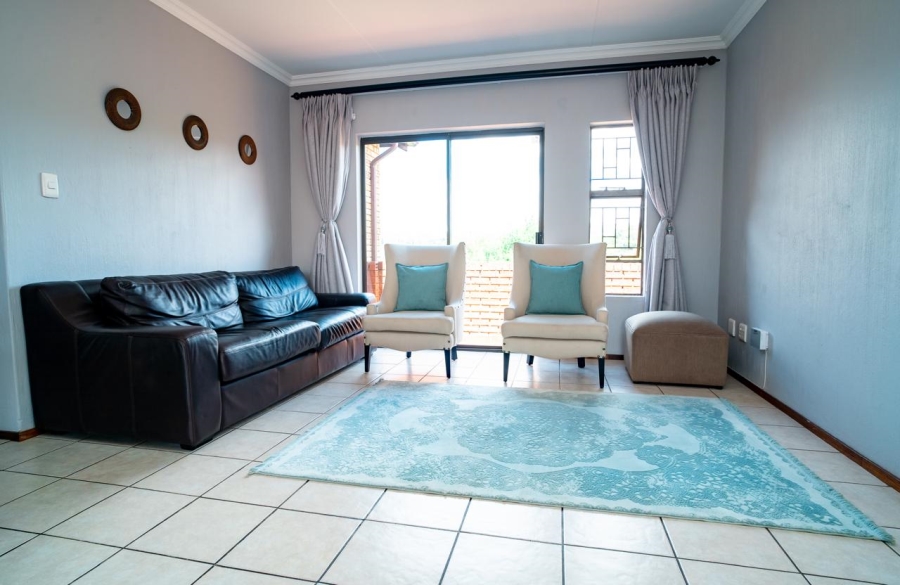 To Let  Bedroom Property for Rent in Weltevreden Park Gauteng