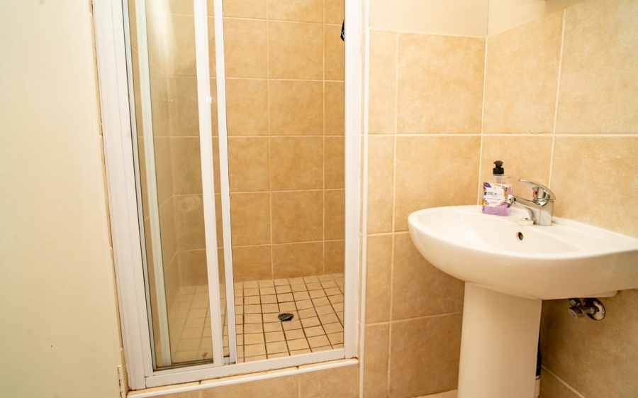 To Let  Bedroom Property for Rent in Weltevreden Park Gauteng