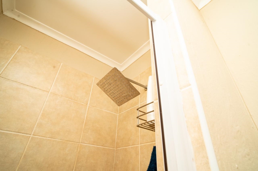 To Let  Bedroom Property for Rent in Weltevreden Park Gauteng
