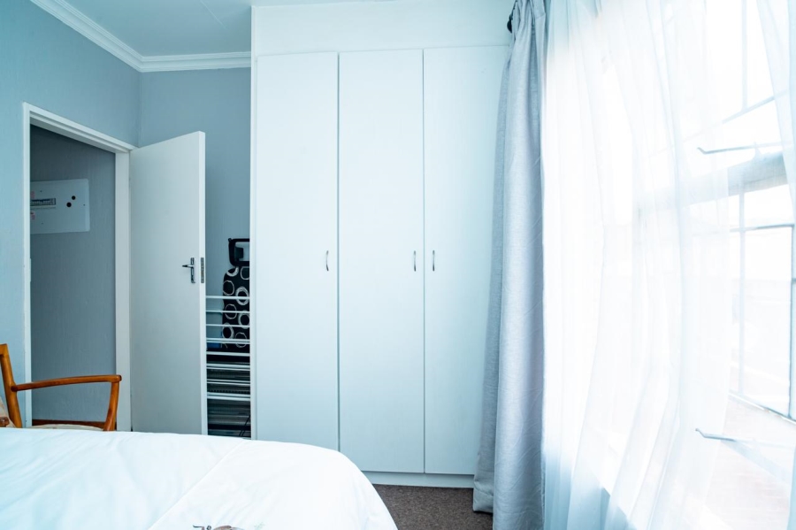 To Let  Bedroom Property for Rent in Weltevreden Park Gauteng