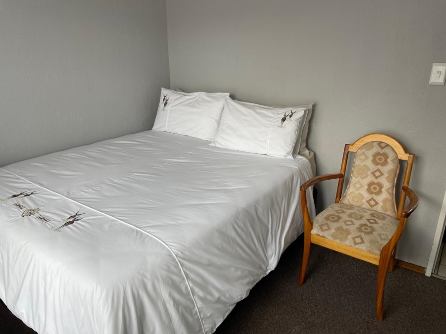 To Let  Bedroom Property for Rent in Weltevreden Park Gauteng