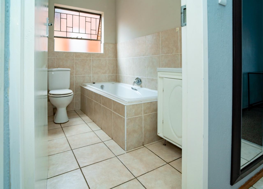 To Let  Bedroom Property for Rent in Weltevreden Park Gauteng