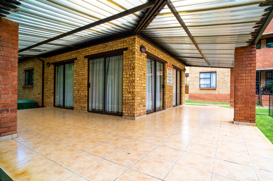 To Let  Bedroom Property for Rent in Weltevreden Park Gauteng