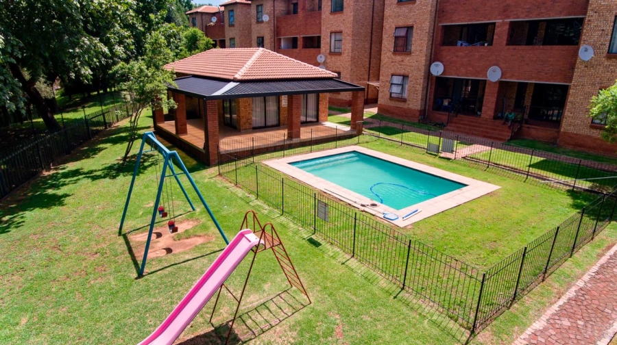 To Let  Bedroom Property for Rent in Weltevreden Park Gauteng
