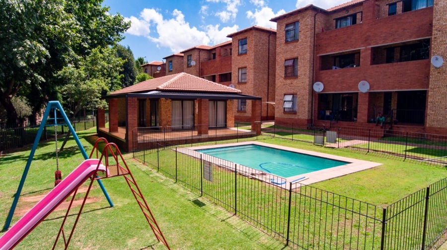 To Let  Bedroom Property for Rent in Weltevreden Park Gauteng