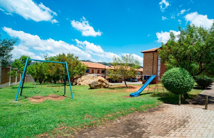 To Let  Bedroom Property for Rent in Weltevreden Park Gauteng