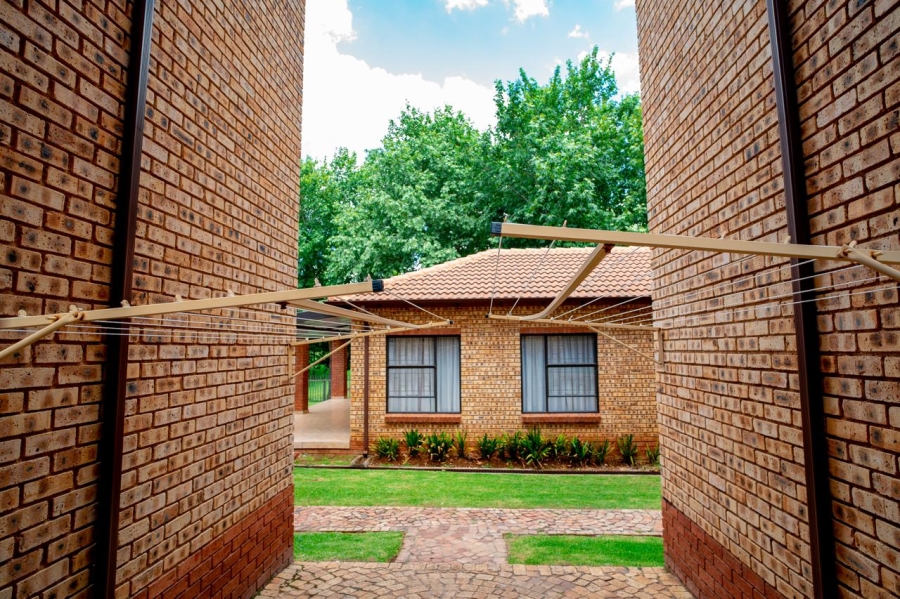 To Let  Bedroom Property for Rent in Weltevreden Park Gauteng