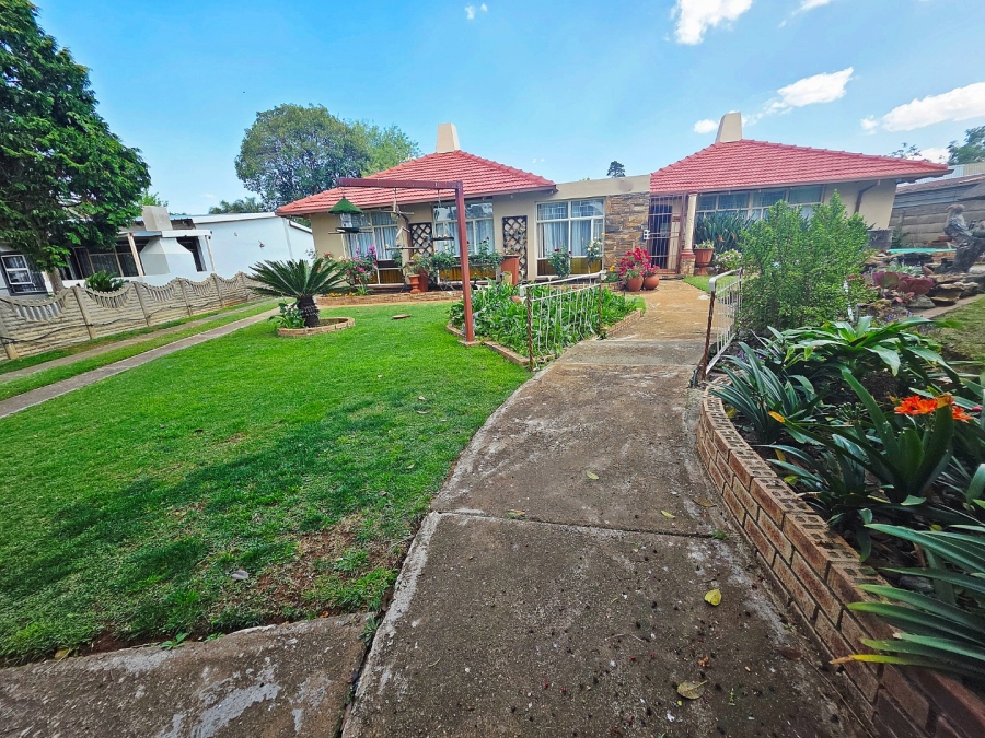 4 Bedroom Property for Sale in Bonaero Park Gauteng