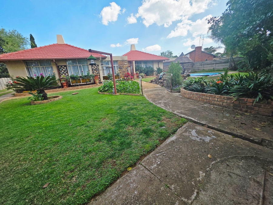 4 Bedroom Property for Sale in Bonaero Park Gauteng