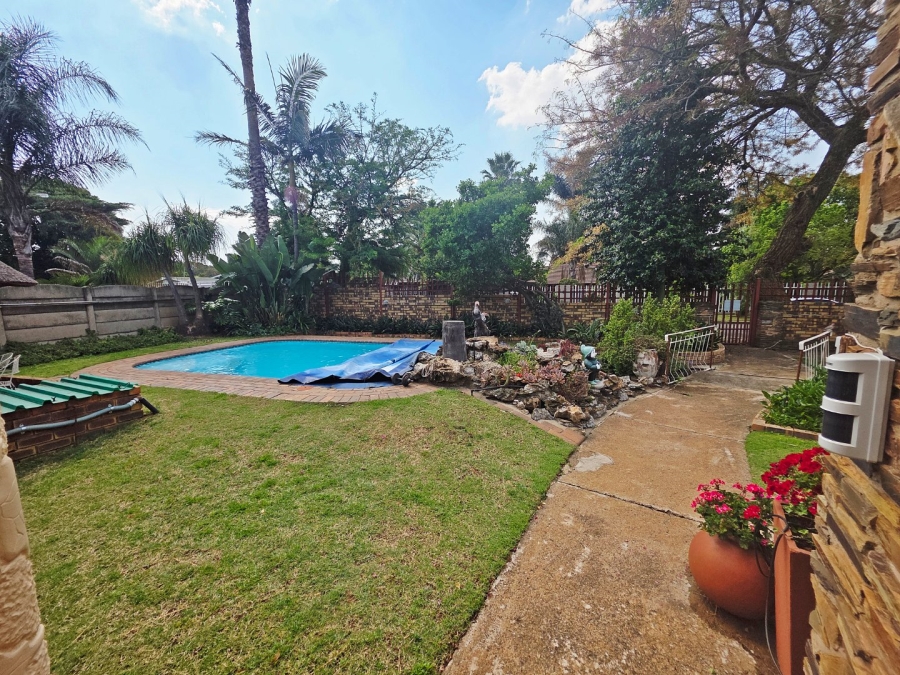 4 Bedroom Property for Sale in Bonaero Park Gauteng