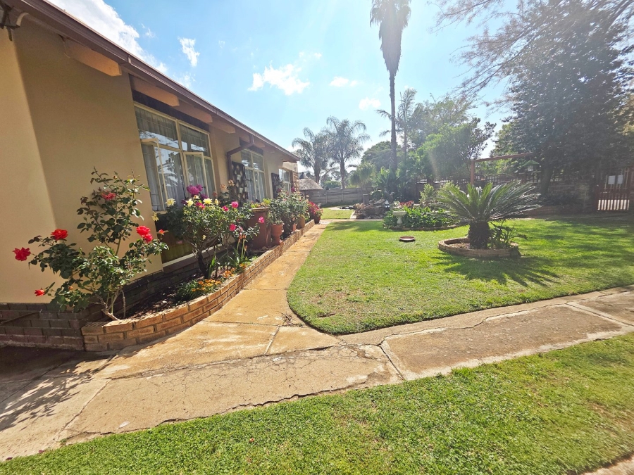 4 Bedroom Property for Sale in Bonaero Park Gauteng