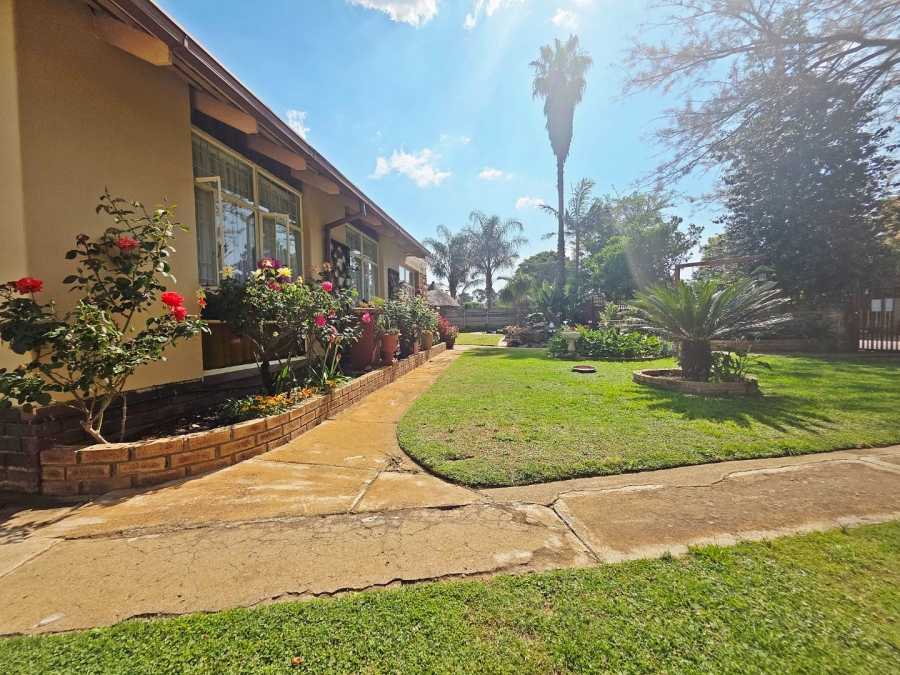 4 Bedroom Property for Sale in Bonaero Park Gauteng