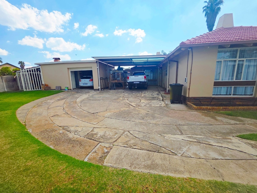 4 Bedroom Property for Sale in Bonaero Park Gauteng