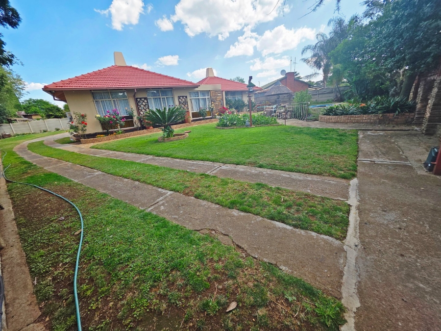 4 Bedroom Property for Sale in Bonaero Park Gauteng