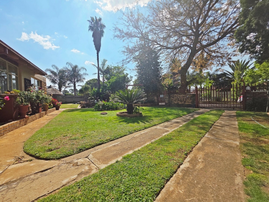 4 Bedroom Property for Sale in Bonaero Park Gauteng