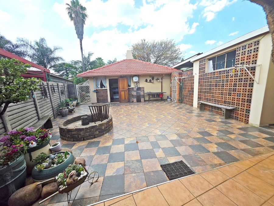 4 Bedroom Property for Sale in Bonaero Park Gauteng