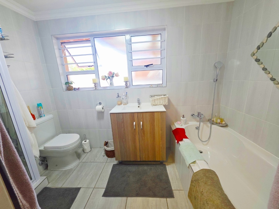 4 Bedroom Property for Sale in Bonaero Park Gauteng