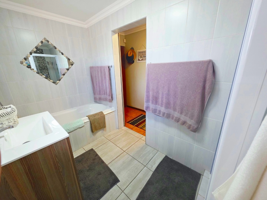 4 Bedroom Property for Sale in Bonaero Park Gauteng