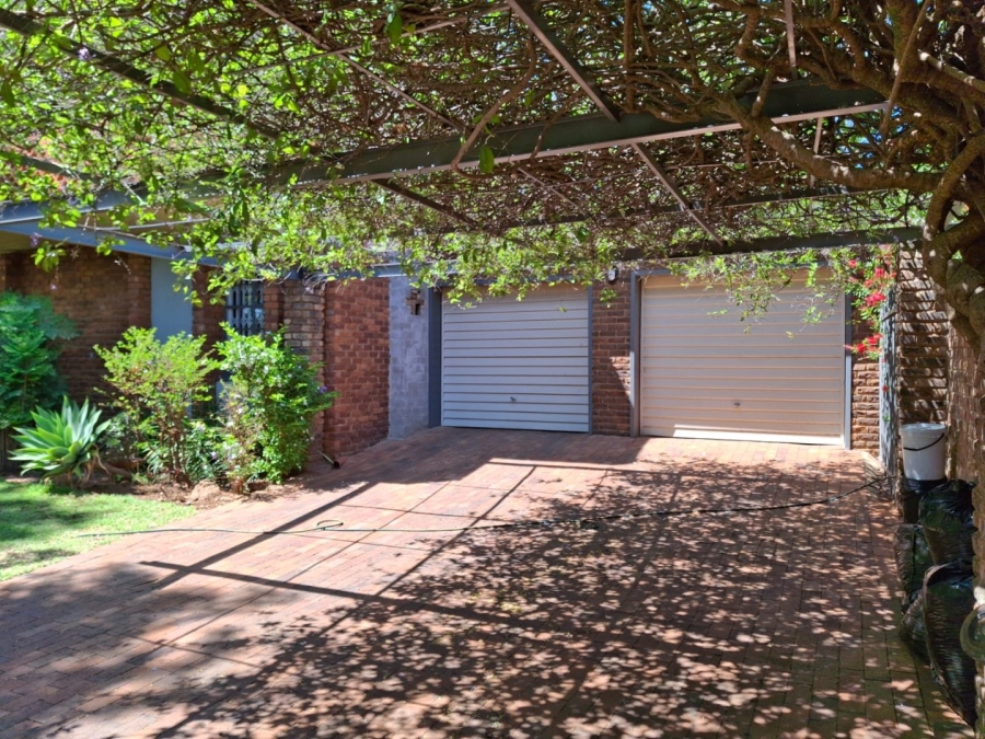 6 Bedroom Property for Sale in Wierda Park Gauteng