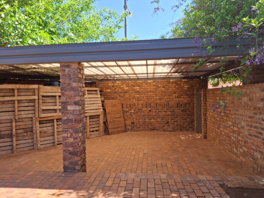 6 Bedroom Property for Sale in Wierda Park Gauteng