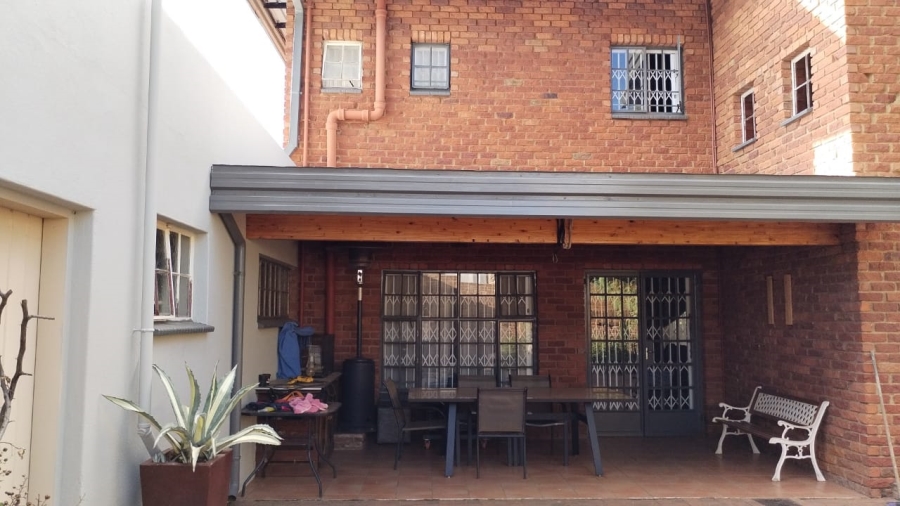 6 Bedroom Property for Sale in Wierda Park Gauteng