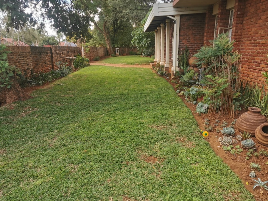 6 Bedroom Property for Sale in Wierda Park Gauteng