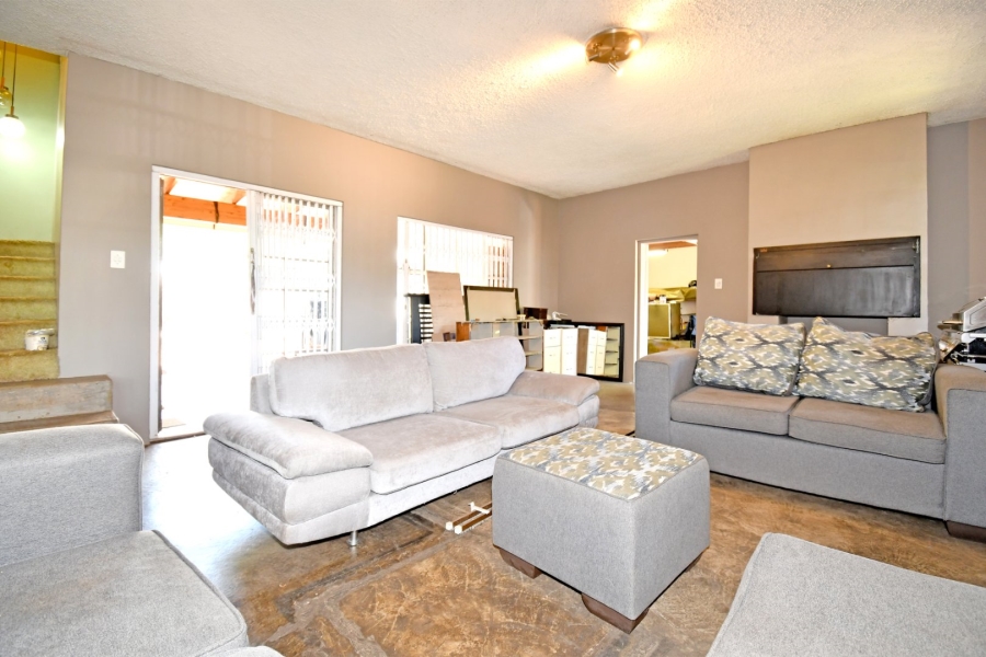 6 Bedroom Property for Sale in Wierda Park Gauteng