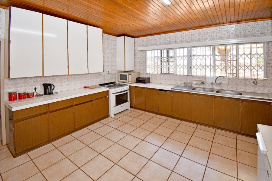 6 Bedroom Property for Sale in Wierda Park Gauteng
