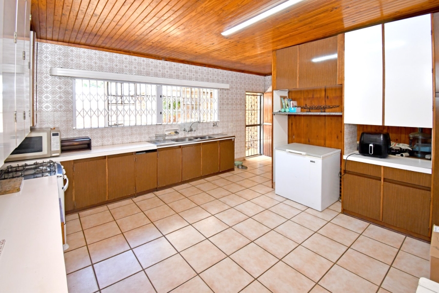 6 Bedroom Property for Sale in Wierda Park Gauteng