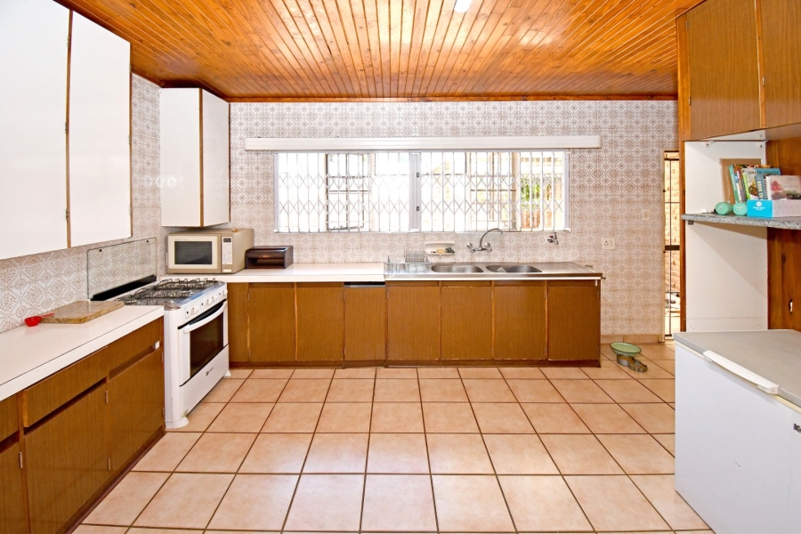 6 Bedroom Property for Sale in Wierda Park Gauteng