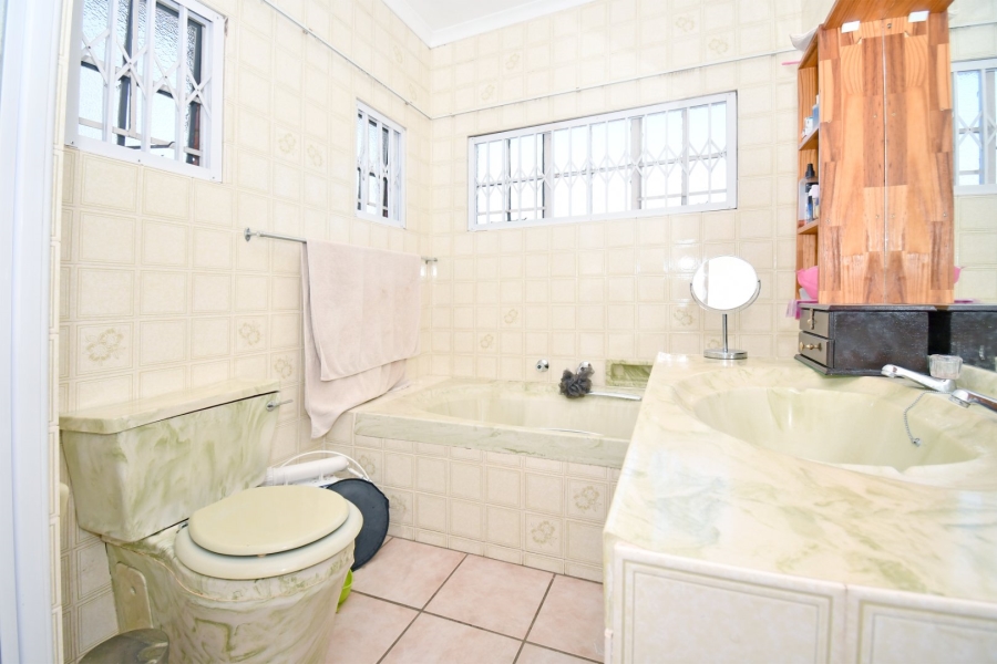 6 Bedroom Property for Sale in Wierda Park Gauteng