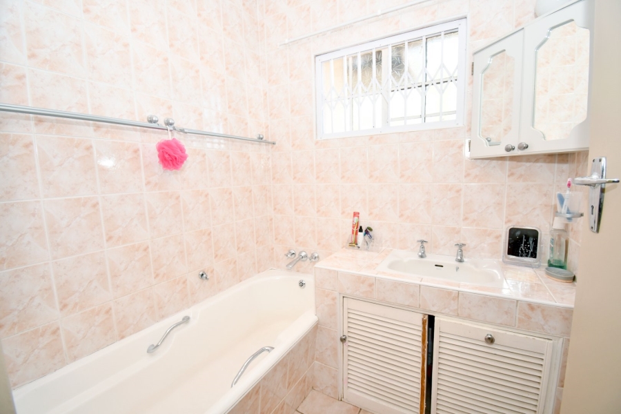 6 Bedroom Property for Sale in Wierda Park Gauteng