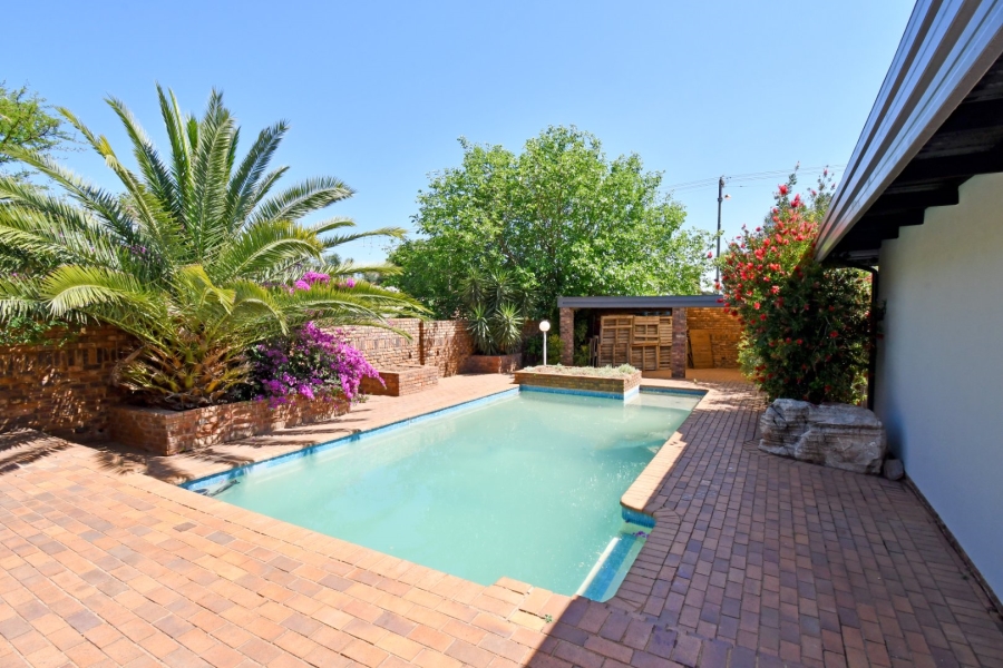 6 Bedroom Property for Sale in Wierda Park Gauteng
