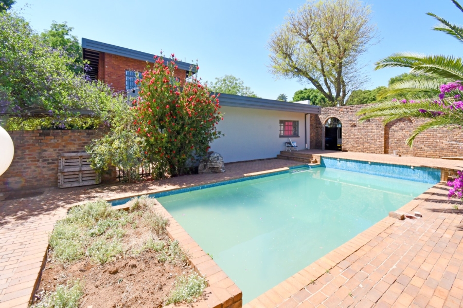 6 Bedroom Property for Sale in Wierda Park Gauteng