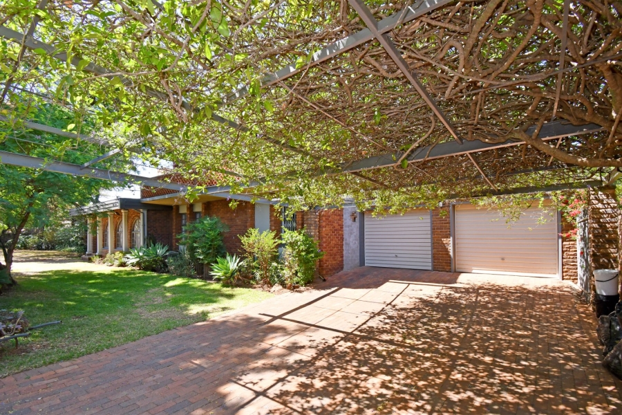 6 Bedroom Property for Sale in Wierda Park Gauteng